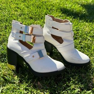 Missguided Gold Trim Cut Out White Ankle Boots